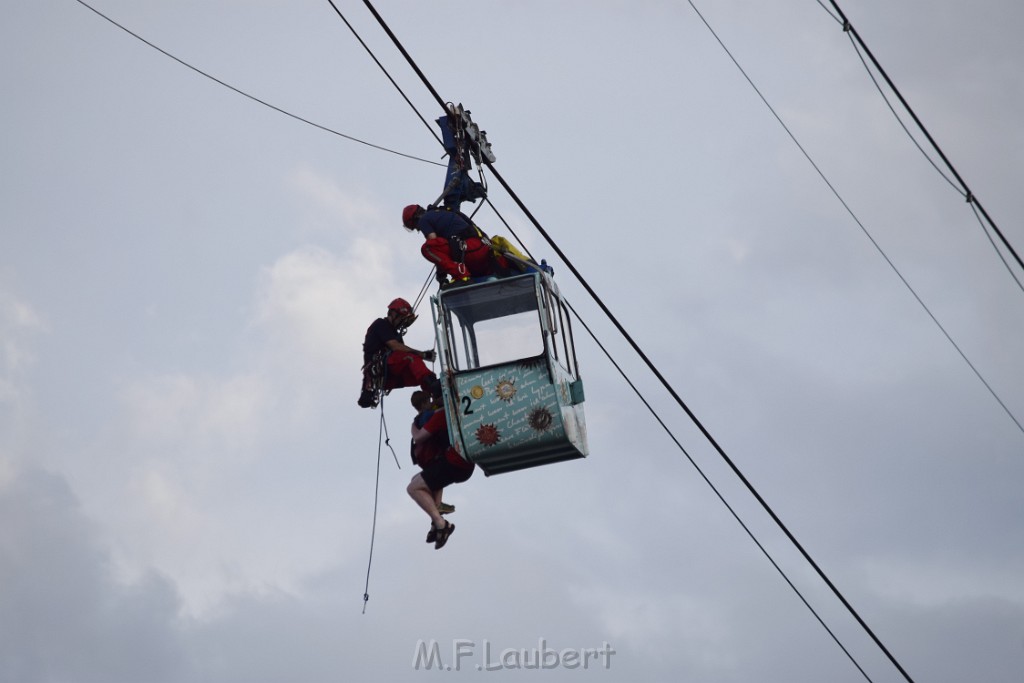 Koelner Seilbahn Gondel blieb haengen Koeln Linksrheinisch P630.JPG - Miklos Laubert